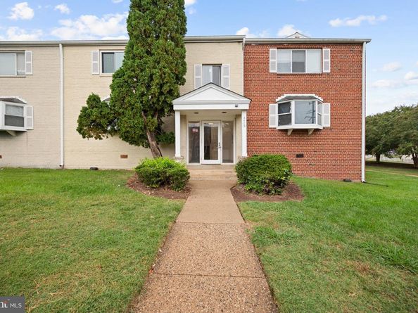 3076 Patrick Henry Drive 202, Falls Church VA 22044