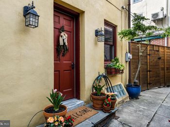 2210R Naudain Street