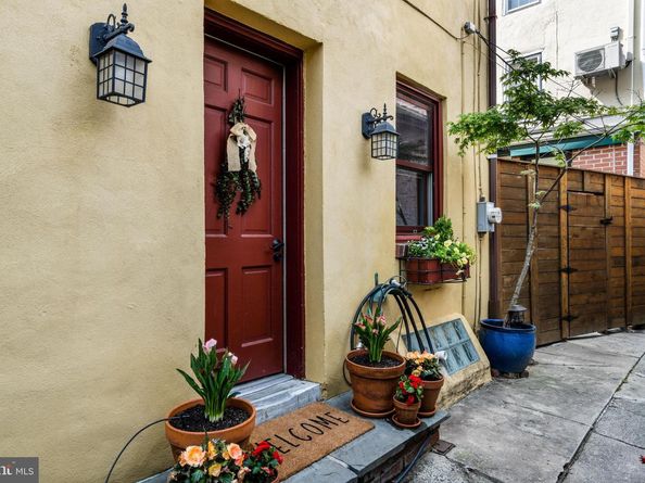 2210R Naudain Street, Philadelphia PA 19146