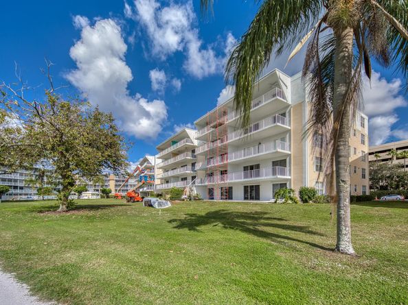 250 John F Kennedy Drive 202, Atlantis FL 33462