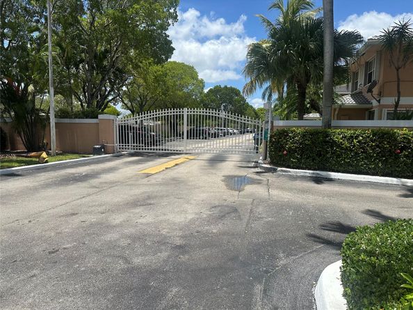 3263 NW 44th St 6, Oakland Park FL 33309