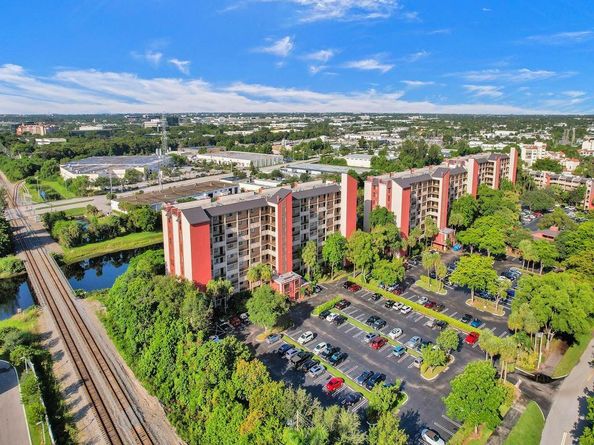 2200 S Cypress Bend Dr 601, Pompano Beach FL 33069