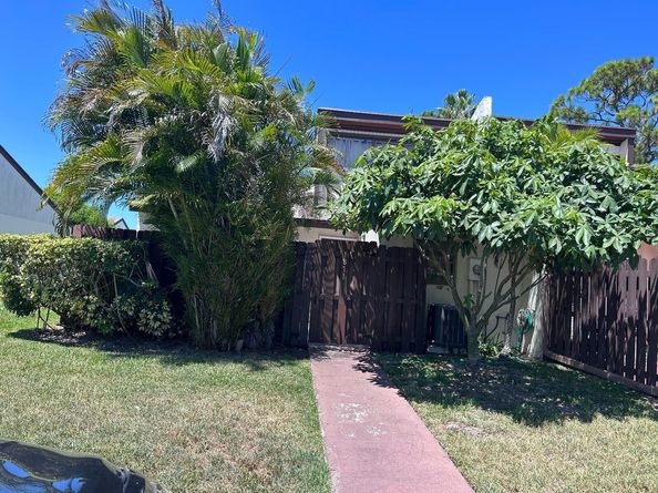 1871 Abbey Road 19a, West Palm Beach FL 33415