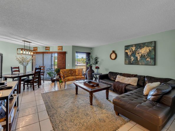 5650 Camino Del Sol 205, Boca Raton FL 33433