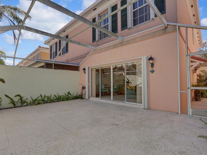 11 Laurel Oaks Circle, Tequesta, FL 33469