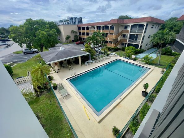 651 E Pine Dr 310, Pompano Beach FL 33060