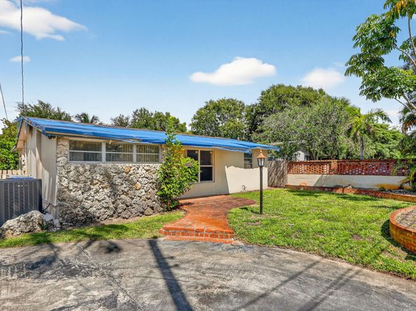 871 SW 10th St, Pompano Beach FL 33060