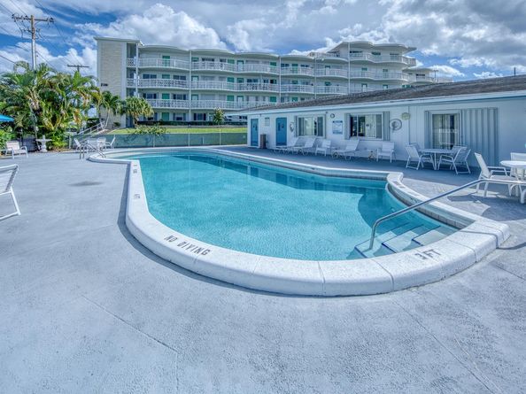 2400 Lake Osborne Drive 205, Lake Worth Beach FL 33461