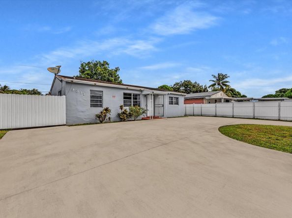 9311 Broad Manor Rd, Miami FL 33147