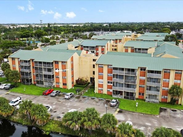 3700 NW 21st St 301, Lauderdale Lakes FL 33311