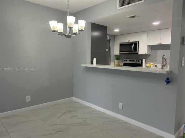 230 Lakeview Drive 209, Weston FL 33326