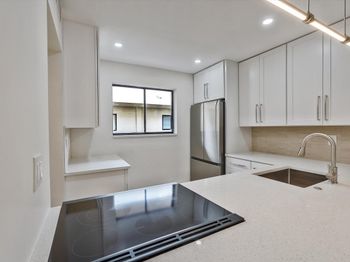 5220 Las Verdes Circle