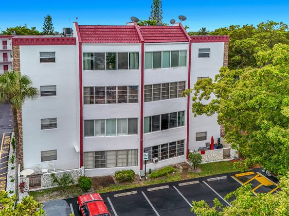 4270 NW 40th Street 401, Lauderdale Lakes FL 33319