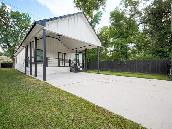 2015 Creston Drive, Houston TX 77026