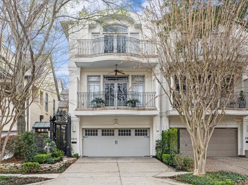 2211 Dunraven Lane, Houston TX 77019