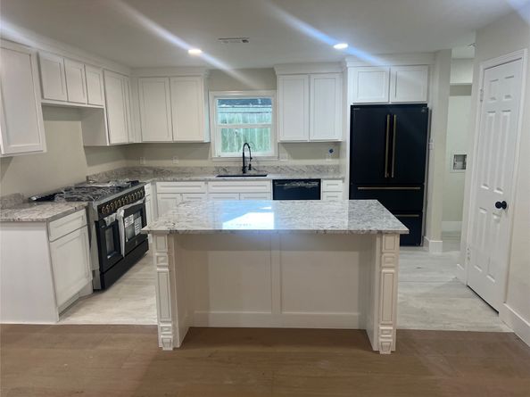 963 Coachlight, Houston TX 77077