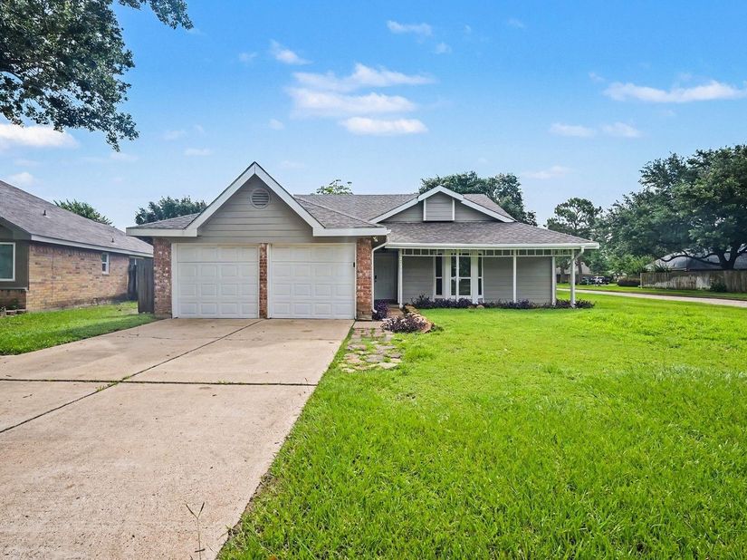 2710 Village Circle Drive, Katy TX 77493