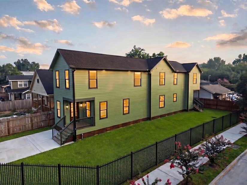 4541 Walker St, Houston TX 77023