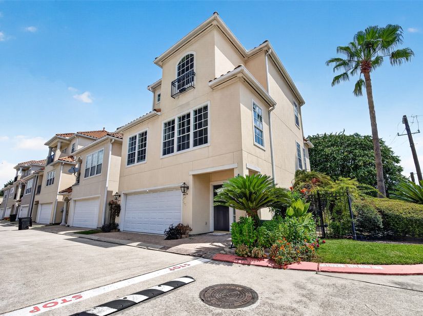 6035 N Arrowana Lane, Houston TX 77036