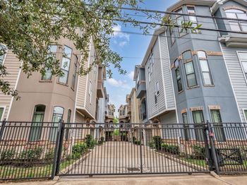 1219 W 25th Street