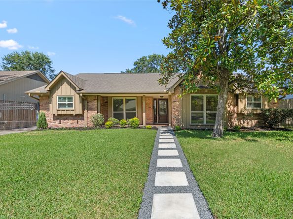 5834 Braesheather Drive, Houston TX 77096