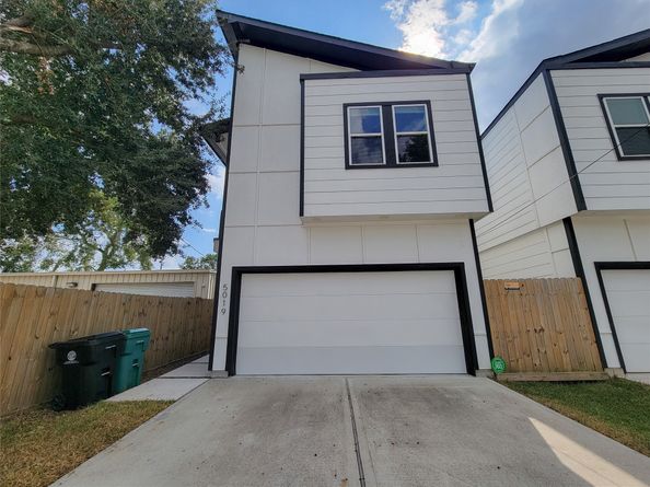 5019 Creekmont Drive, Houston TX 77091