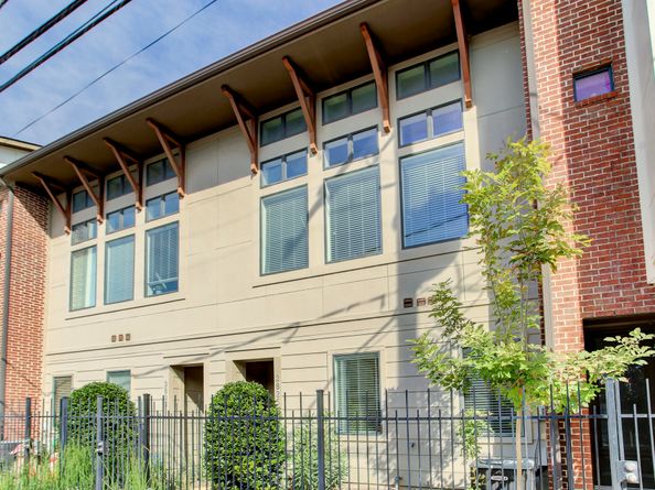 2825 Pease Street, Houston TX 77003