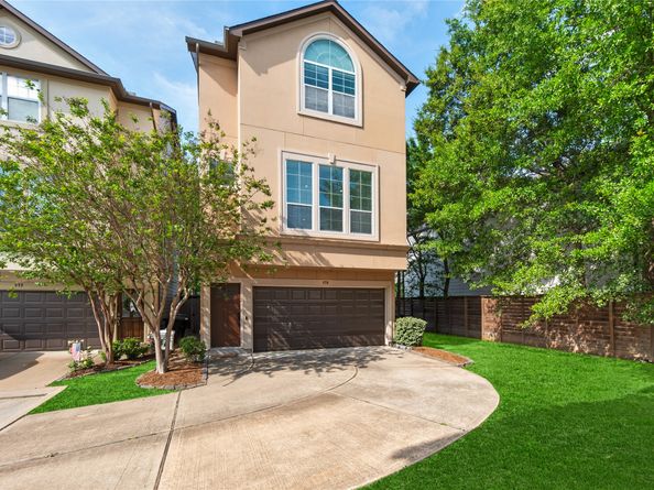 870 Fisher Street, Houston TX 77018