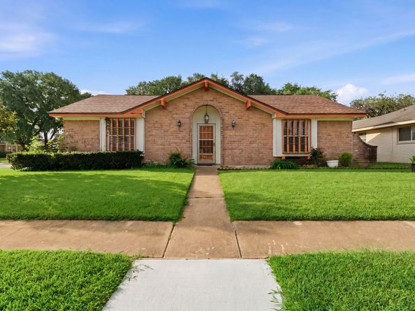 303 N Forest Boulevard, Houston TX 77090