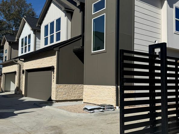 6541 Sealey Street, Houston TX 77091