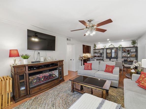 7575 Katy Fwy 89, Houston TX 77024