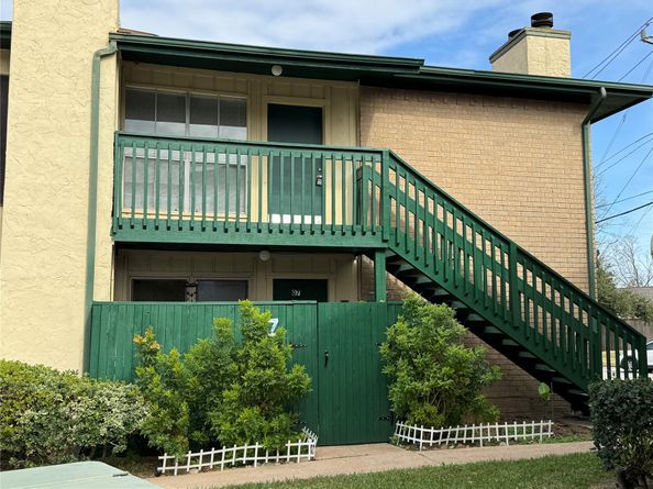 1516 Bay Area Boulevard Q8, Houston TX 77058