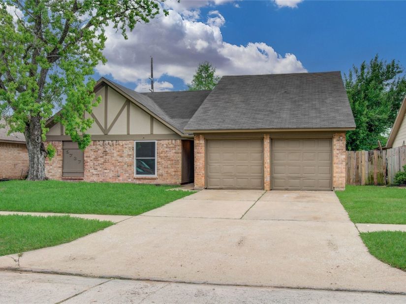 5727 Longforest Drive, Houston TX 77088