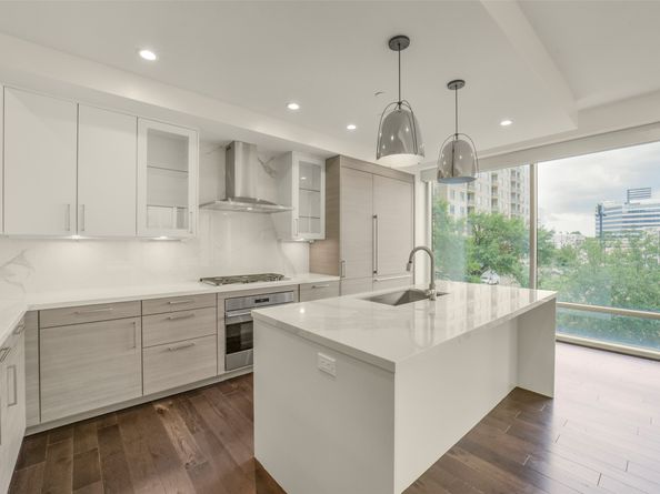 2047 Westcreek Lane 302, Houston TX 77027