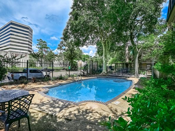 4515 Briar Hollow Place 112, Houston TX 77027