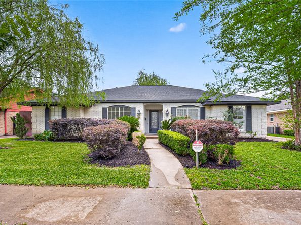 7615 Braesdale Lane, Houston TX 77071