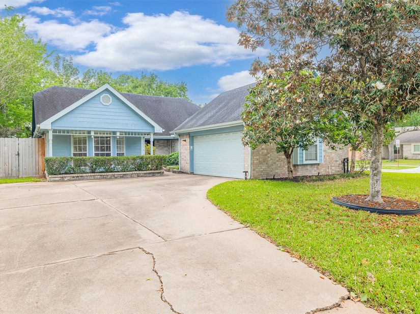519 E Hillary Circle, Sugar Land TX 77498