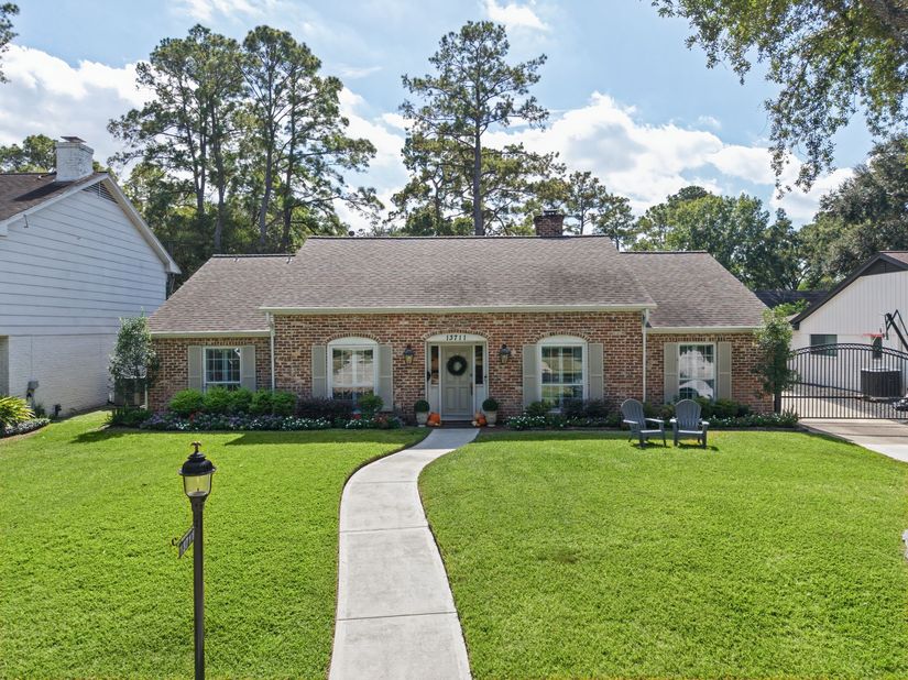 13711 Kingsride Lane, Houston TX 77079