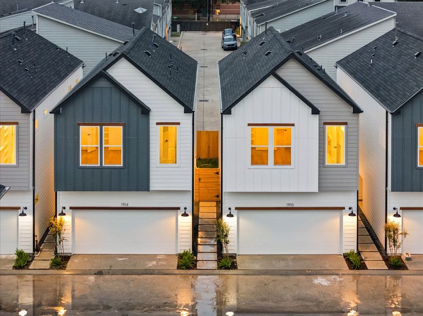 1914 Luna Woods Lane, Houston TX 77055