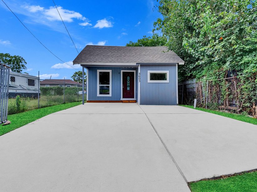 5603 N Wayside Drive, Houston TX 77028