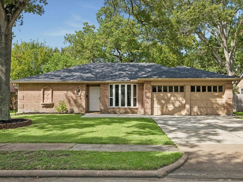1931 Westlake Road, Houston TX 77062
