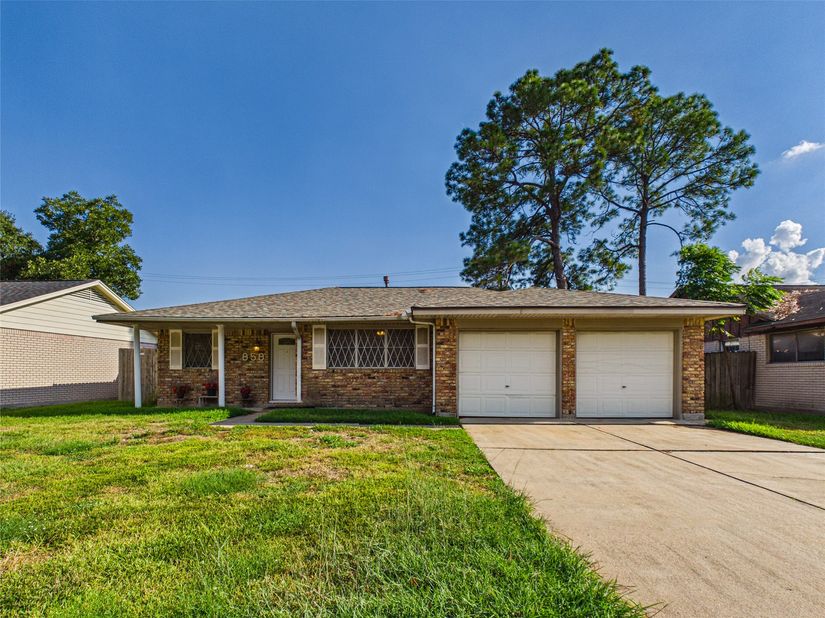 858 Shawnee Street, Houston TX 77034