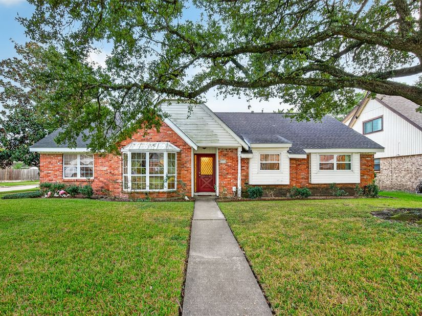 8411 Carvel Lane, Houston TX 77036