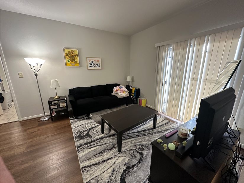 2626 Holly Hall Street 1010, Houston TX 77054