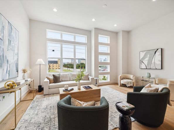 2105 Emancipation Avenue, Houston TX 77003