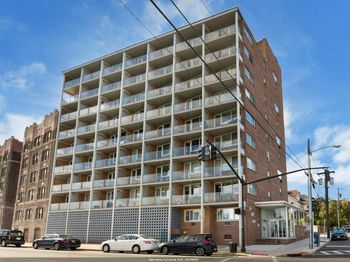 899 Blvd East