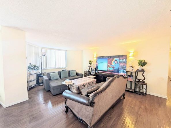 412 Harmon Cove Tower 412, Secaucus NJ 07094