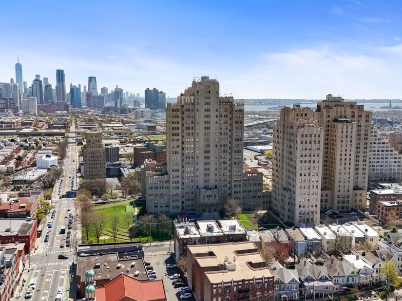 4 Beacon Way 805, Jersey City NJ 07304