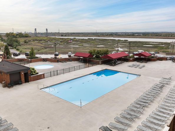 1705 Harmon Cove Tower 1705, Secaucus NJ 07094