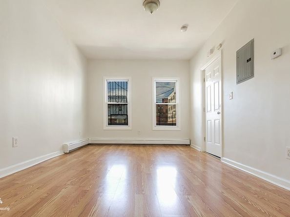 60 Dwight St, Jersey City NJ 07305